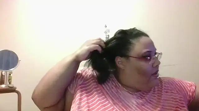 Snapshot of SexyBBW10790 chatting on October 25, 2025, 11:05 pm SexyBBW10790 online show from October 25, 2025, 11:05 pm