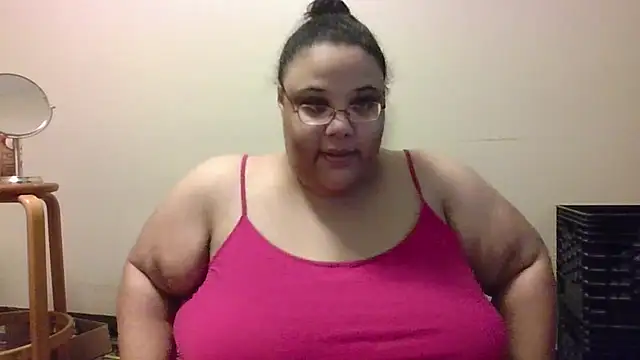 Snapshot of SexyBBW10790 chatting on November 7, 2025, 2:10 pm SexyBBW10790 online show from November 7, 2025, 2:10 pm