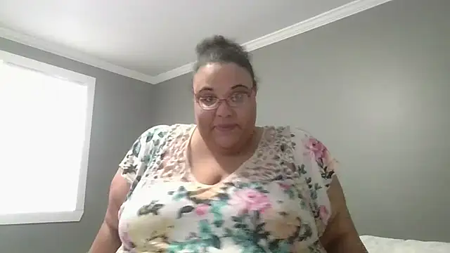 Snapshot of SexyBBW10790 chatting on February 15, 2026, 1:10 pm SexyBBW10790 online show from February 15, 2026, 1:10 pm