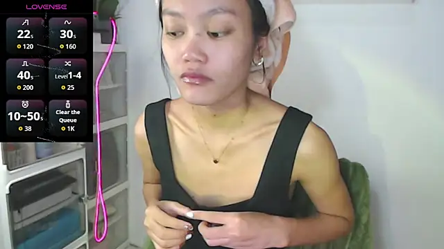 Snapshot of skinny_gracie chatting on May 13, 2026, 2:07 am skinny gracie online show from May 13, 2026, 2:07 am