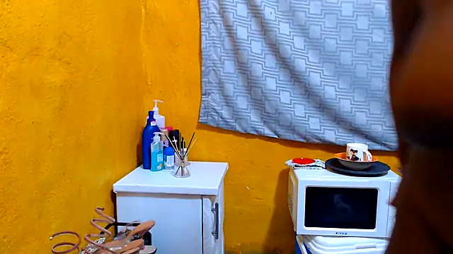 Snapshot of Candycrush2555 chatting on November 1, 2025, 4:52 am Candycrush2555 online show from November 1, 2025, 4:52 am