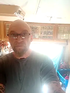 ShawnandDani7074 online show from March 10, 2026, 2:43 pm