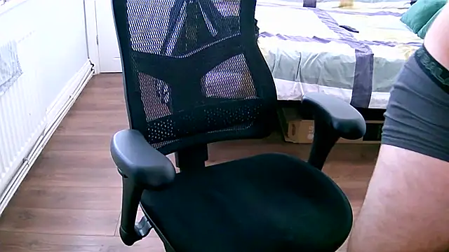 Snapshot of Serpent2463 chatting on February 14, 2026, 11:32 am Serpent2463 online show from February 14, 2026, 11:32 am