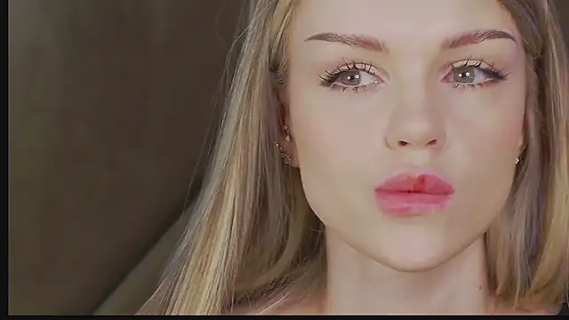 MarilynNova online show from March 23, 2026, 4:23 am