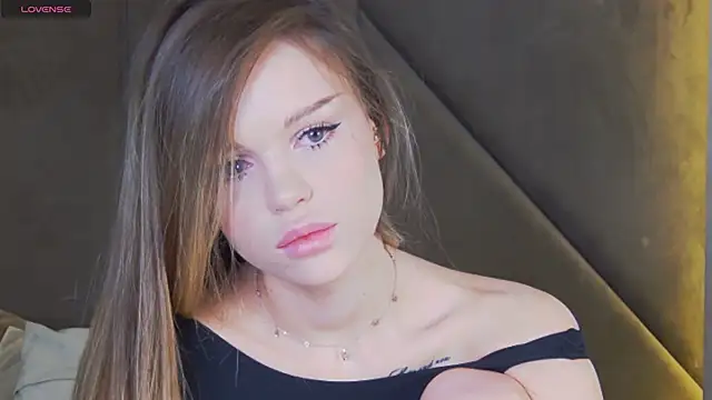 Snapshot of MarilynNova chatting on November 8, 2025, 4:27 am MarilynNova online show from November 8, 2025, 4:27 am