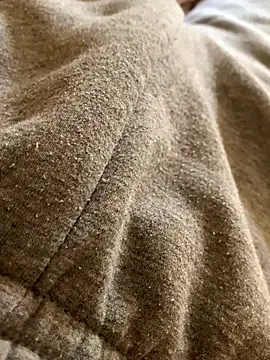 Snapshot of MuzzyFacing chatting on October 2, 2025, 10:40 am MuzzyFacing online show from October 2, 2025, 10:40 am