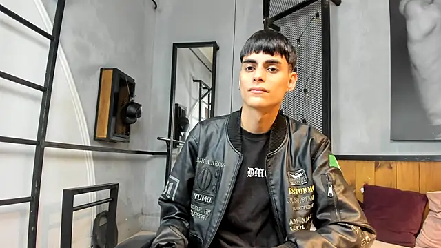 Snapshot of Dani_mc1 chatting on November 7, 2025, 11:48 am Dani mc1 online show from November 7, 2025, 11:48 am