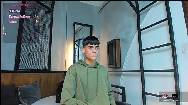 Snapshot of Dani_mc1 chatting on September 15, 2025, 11:32 am Dani mc1 online show from September 15, 2025, 11:32 am