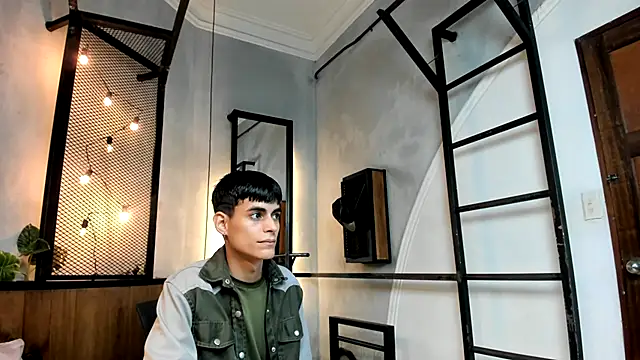 Snapshot of Dani_mc1 chatting on October 15, 2025, 11:29 am Dani mc1 online show from October 15, 2025, 11:29 am