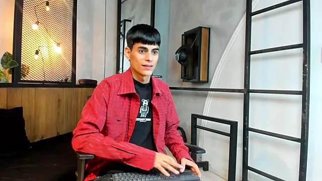 Snapshot of Dani_mc1 chatting on October 20, 2025, 11:33 am Dani mc1 online show from October 20, 2025, 11:33 am