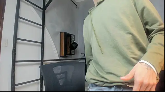 Snapshot of Dani_mc1 chatting on November 12, 2025, 11:36 am Dani mc1 online show from November 12, 2025, 11:36 am