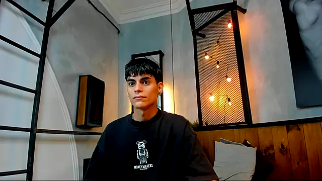 Snapshot of Dani_mc1 chatting on December 3, 2025, 11:31 am Dani mc1 online show from December 3, 2025, 11:31 am