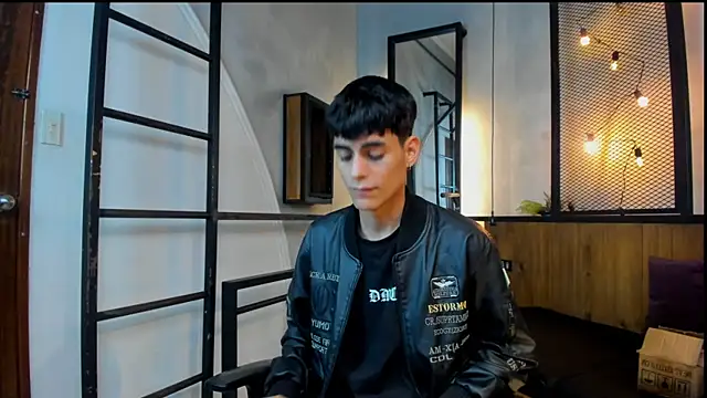 Snapshot of Dani_mc1 chatting on November 24, 2025, 11:32 am Dani mc1 online show from November 24, 2025, 11:32 am