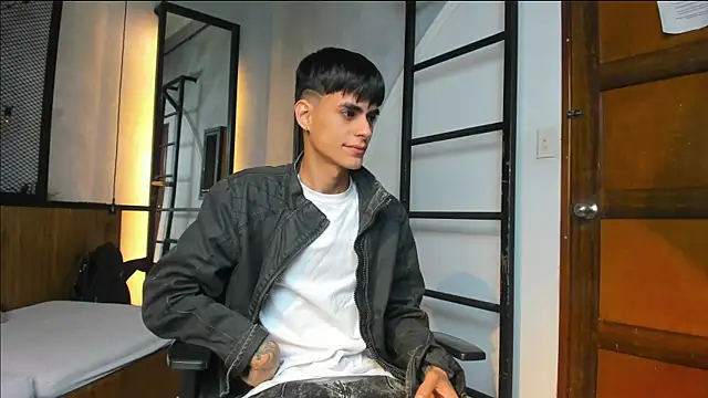 Snapshot of Dani_mc1 chatting on September 13, 2025, 11:32 am Dani mc1 online show from September 13, 2025, 11:32 am