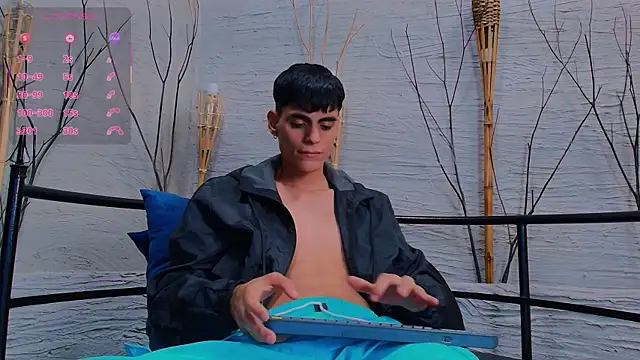 Snapshot of Dani_mc1 chatting on September 17, 2025, 11:29 pm Dani mc1 online show from September 17, 2025, 11:29 pm