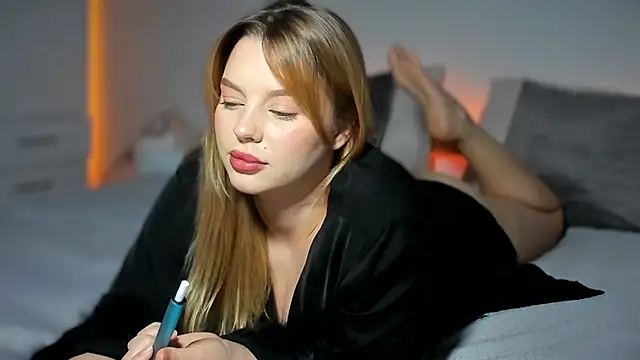 Snapshot of LilyFlamee chatting on March 4, 2026, 4:15 pm LilyFlamee online show from March 4, 2026, 4:15 pm