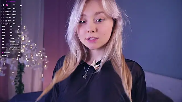 AccaCroyle online show from April 13, 2026, 5:39 pm