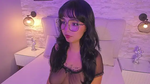 Snapshot of Little_vel chatting on July 8, 2026, 12:35 am Little vel online show from July 8, 2026, 12:35 am