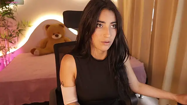 Emma and Issac online show from April 17, 2026, 9:39 pm