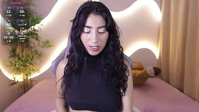 Emma and Issac online show from December 23, 2025, 4:34 am