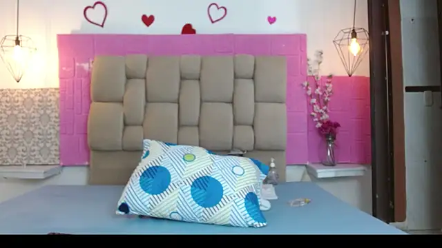 Snapshot of Damary_Leon chatting on December 17, 2025, 7:08 pm Damary Leon online show from December 17, 2025, 7:08 pm