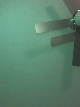 Snapshot of Triggerhappycj100 chatting on October 24, 2025, 4:22 am Triggerhappycj100 online show from October 24, 2025, 4:22 am