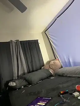 Snapshot of Triggerhappycj100 chatting on February 4, 2026, 10:43 am Triggerhappycj100 online show from February 4, 2026, 10:43 am