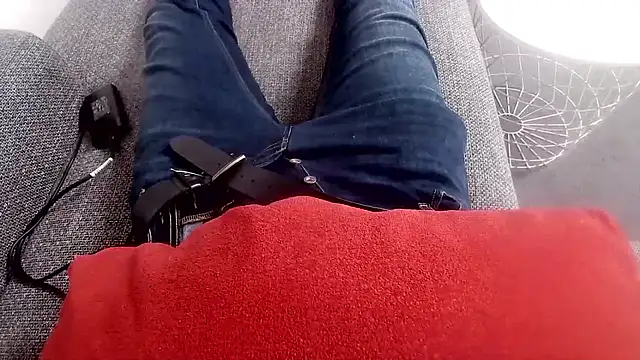 Snapshot of cucciolotto76 chatting on November 15, 2025, 1:37 pm cucciolotto76 online show from November 15, 2025, 1:37 pm