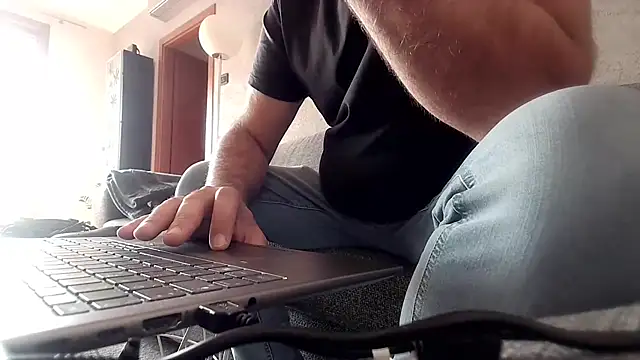 Snapshot of cucciolotto76 chatting on November 8, 2025, 11:25 am cucciolotto76 online show from November 8, 2025, 11:25 am