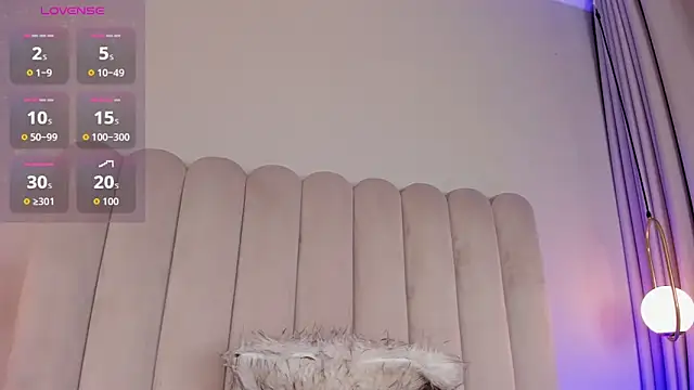 ashlye white online show from October 19, 2025, 1:25 pm