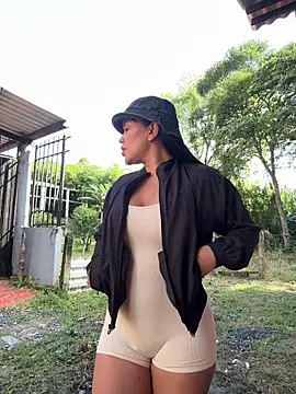 Snapshot of laure_torres chatting on February 20, 2026, 1:57 pm laure torres online show from February 20, 2026, 1:57 pm