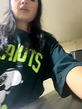 Snapshot of Valleriie_ chatting on September 26, 2025, 1:29 pm Valleriie online show from September 26, 2025, 1:29 pm