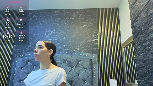 Snapshot of violett__golden chatting on September 23, 2025, 11:17 am violett  golden online show from September 23, 2025, 11:17 am