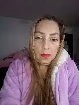 Snapshot of Estefania_Arce chatting on January 7, 2026, 7:41 pm Estefania Arce online show from January 7, 2026, 7:41 pm