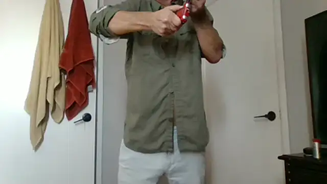 Snapshot of FoxnMouse chatting on October 21, 2025, 2:27 pm FoxnMouse online show from October 21, 2025, 2:27 pm