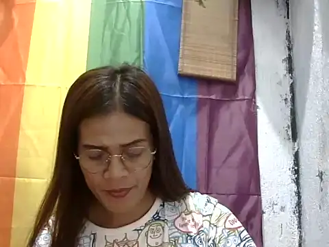 juicycum069 online show from April 6, 2026, 10:27 am