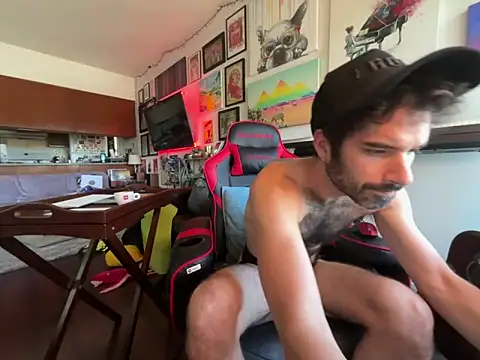 Pupscritch online show from February 3, 2026, 7:41 pm