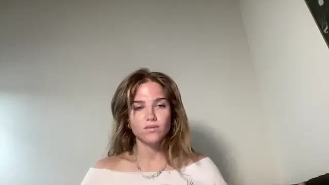 Snapshot of sweetceeme chatting on May 3, 2026, 8:52 am sweetceeme online show from May 3, 2026, 8:52 am