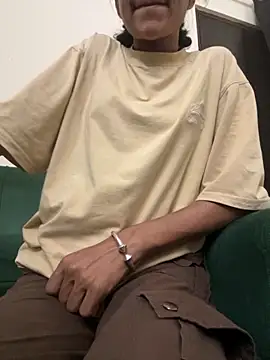 modelnishu online show from September 16, 2025, 11:50 pm