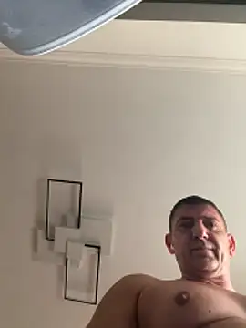 BULLBSX online show from April 21, 2026, 8:21 am