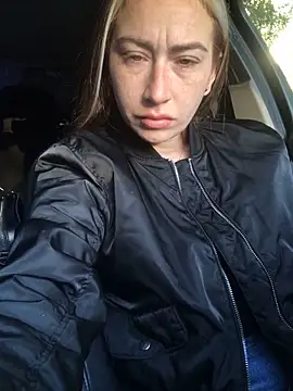 Reina Cummings online show from September 22, 2025, 4:51 am