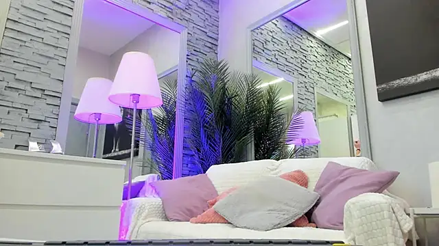 Reina Cummings online show from June 3, 2026, 5:52 am