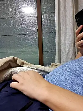 Snapshot of starvingo2002 chatting on December 17, 2025, 9:03 am starvingo2002 online show from December 17, 2025, 9:03 am