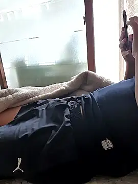 Snapshot of starvingo2002 chatting on November 9, 2025, 12:58 am starvingo2002 online show from November 9, 2025, 12:58 am