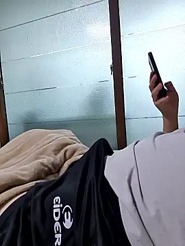 Snapshot of starvingo2002 chatting on November 24, 2025, 7:08 am starvingo2002 online show from November 24, 2025, 7:08 am