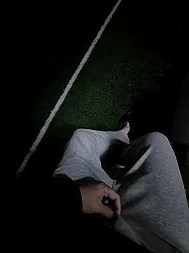 Snapshot of starvingo2002 chatting on November 9, 2025, 1:04 pm starvingo2002 online show from November 9, 2025, 1:04 pm