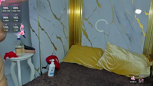 Snapshot of megann__up chatting on October 6, 2025, 8:37 am megann up online show from October 6, 2025, 8:37 am