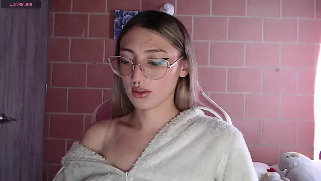 Andrea camilaaa online show from September 9, 2025, 5:55 pm