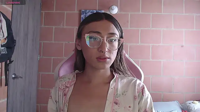 Andrea camilaaa online show from February 15, 2026, 3:33 pm