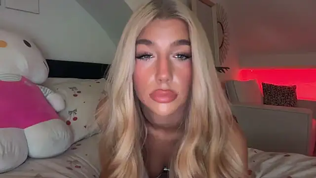 KENNIEXROSE online show from November 6, 2025, 9:19 pm